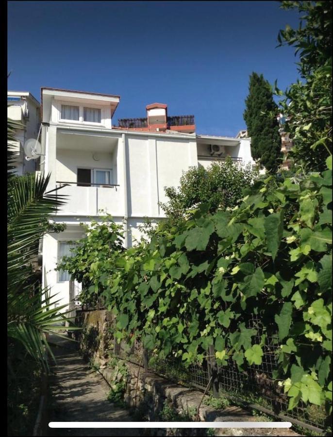 Apartments Lekic Будва Екстер'єр фото